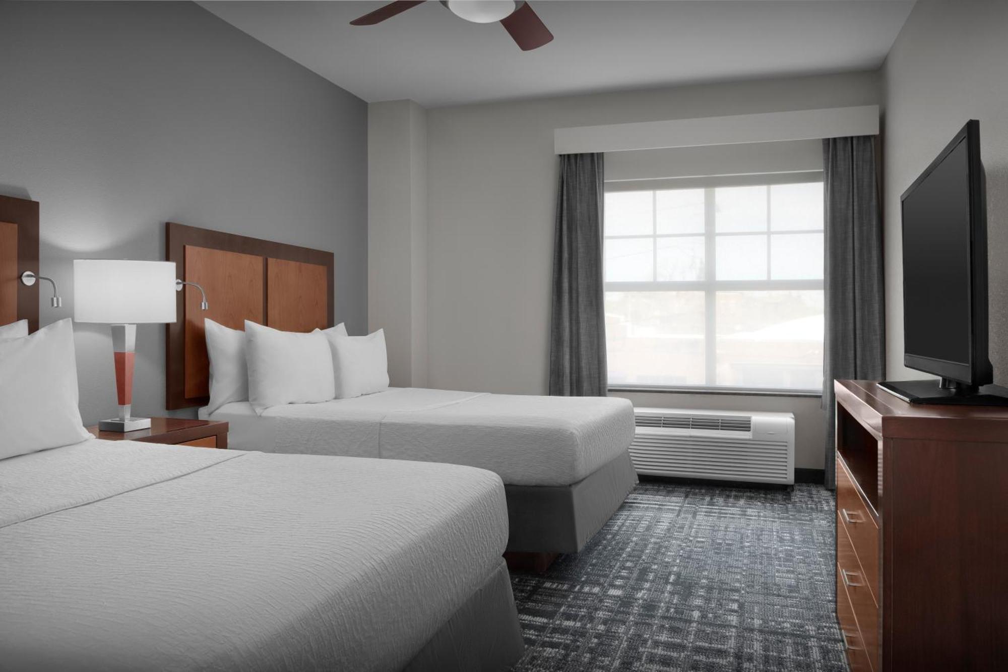One-Bedroom Queen Suite with Two Queen Beds - Non-Smoking