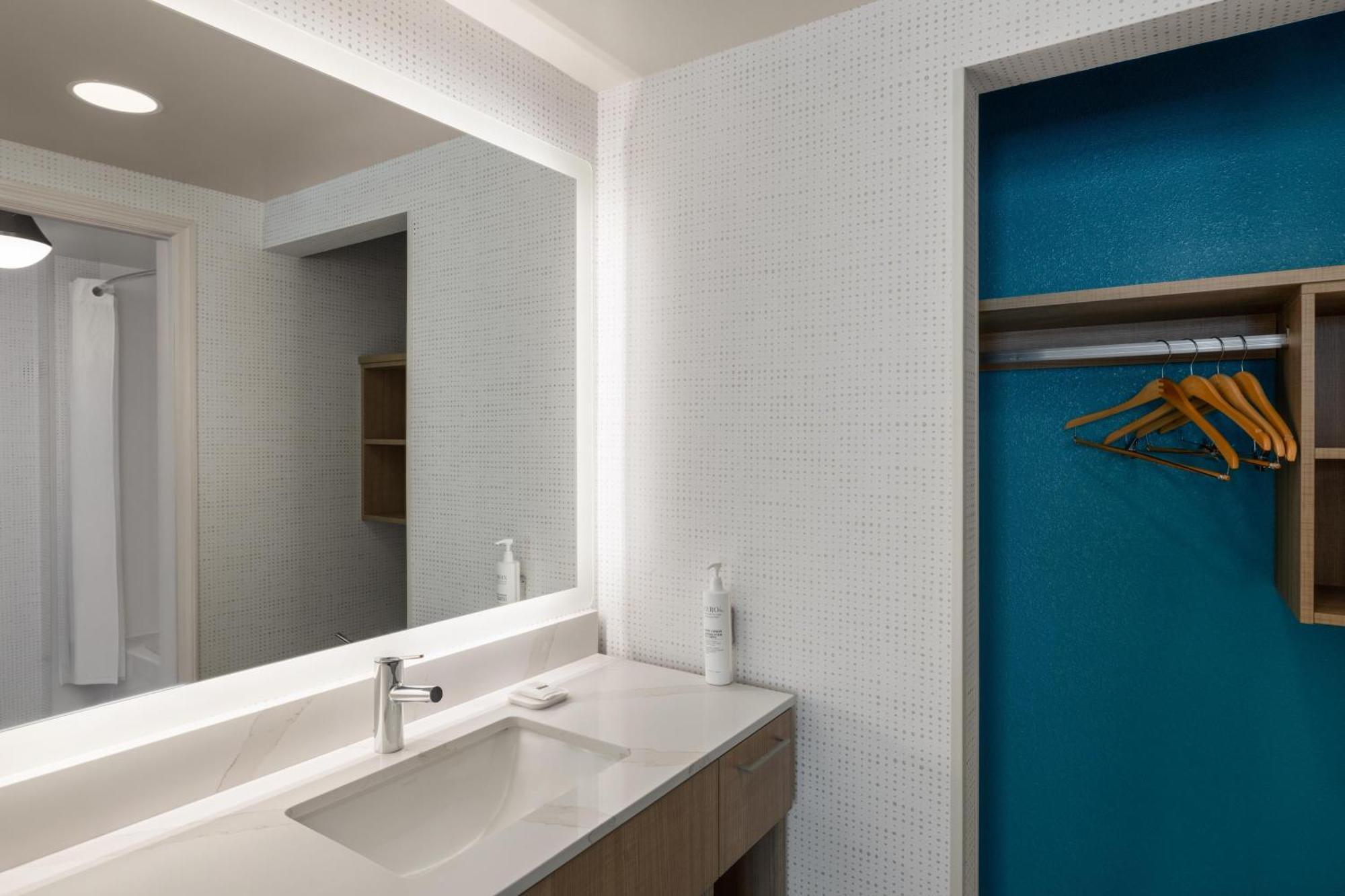 Queen Suite with Two Queen Beds - Hearing Access/Non-Smoking