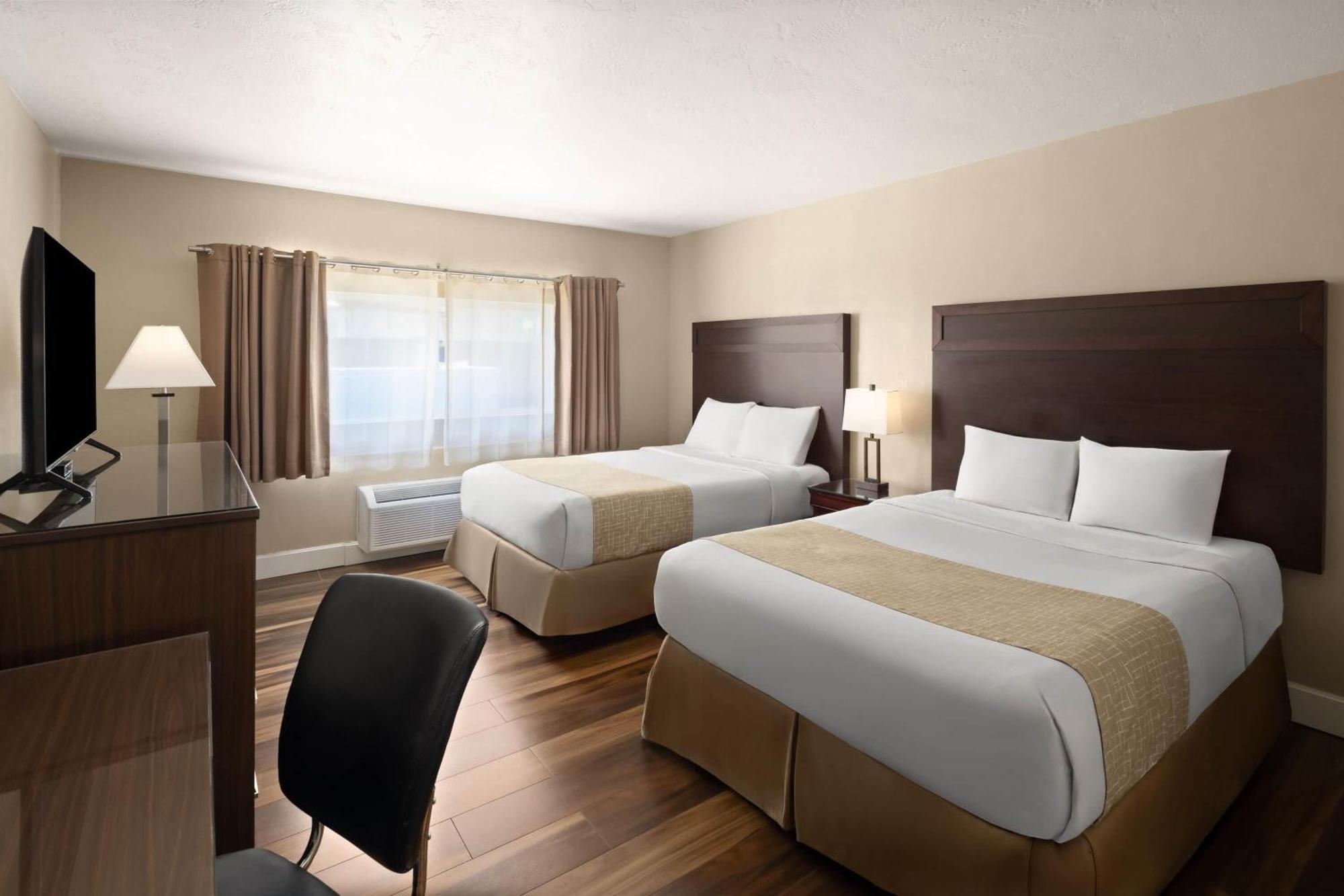Deluxe Double Room with Two Double Beds - Non-Smoking