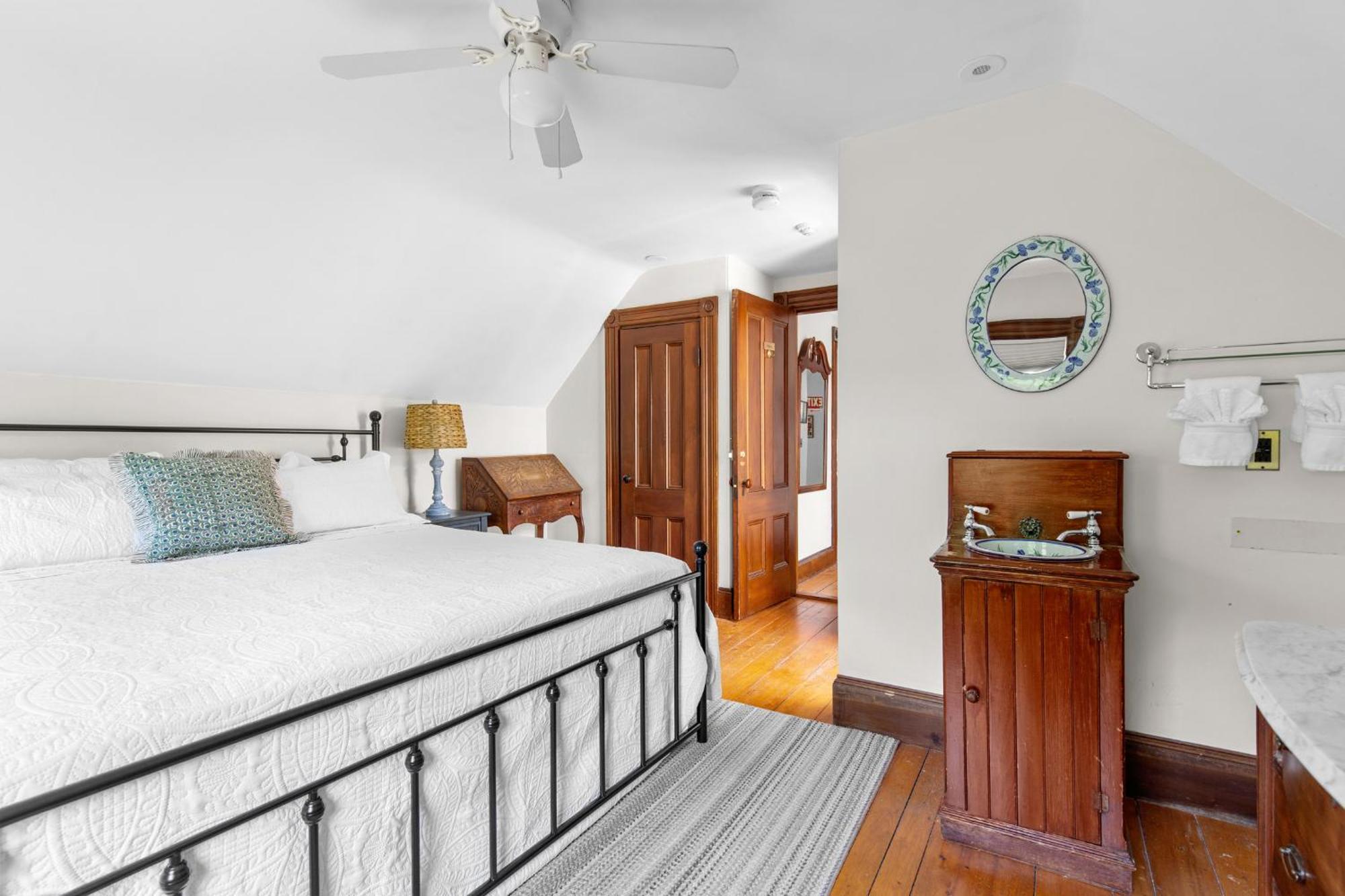 Standard King Room