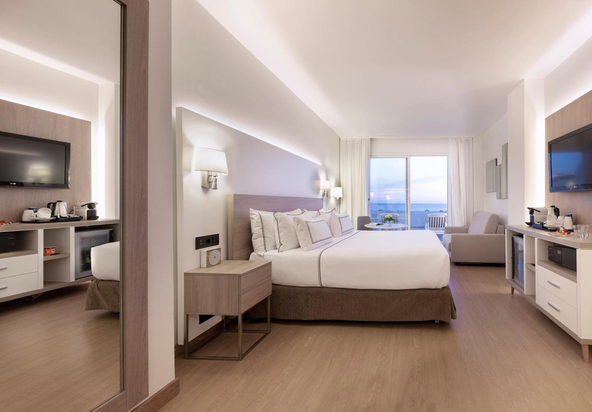Junior Family Suite (2 Adults + 2 Children)