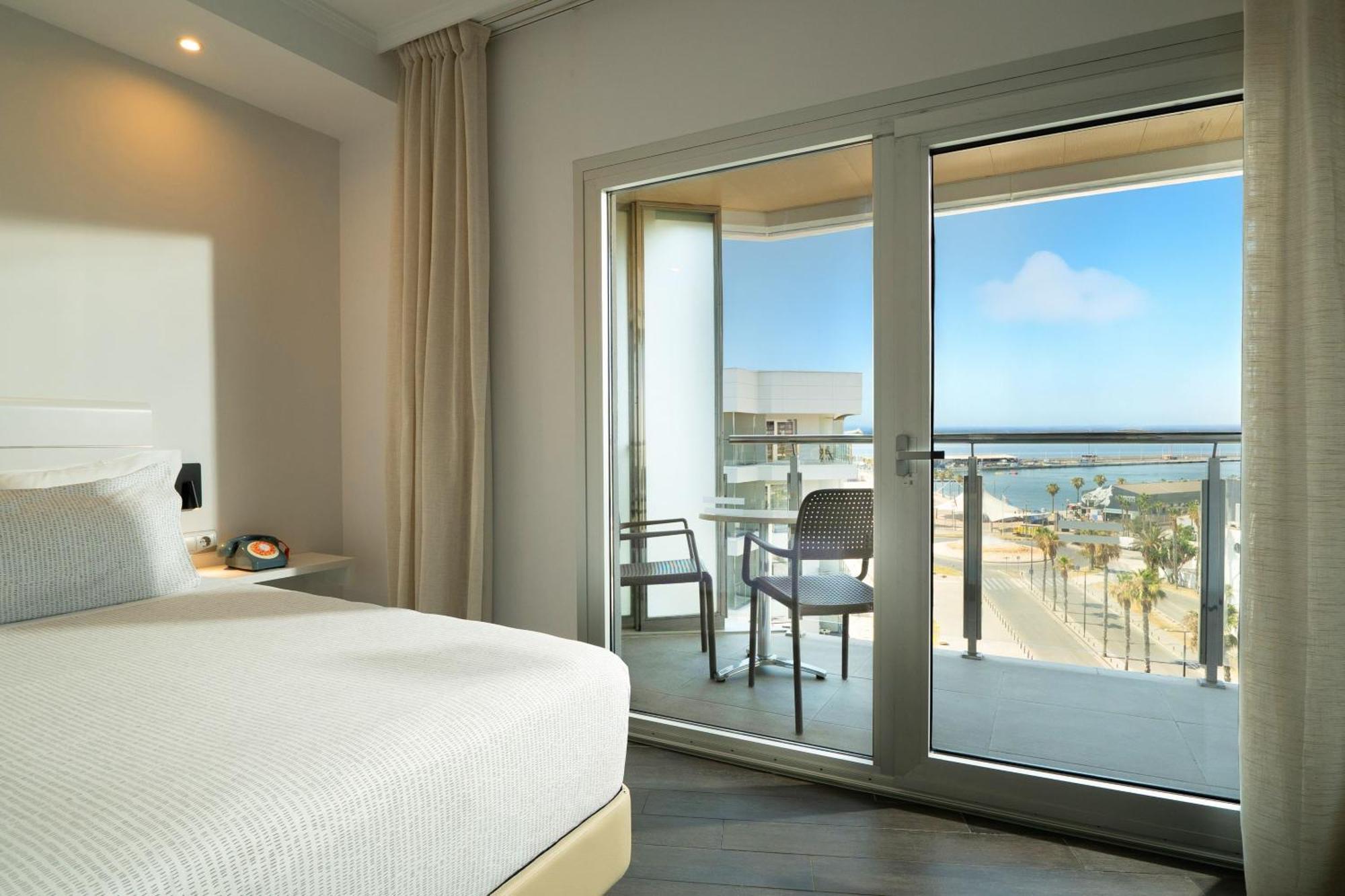 The Townhouse Port View (2 adults + 2 children)