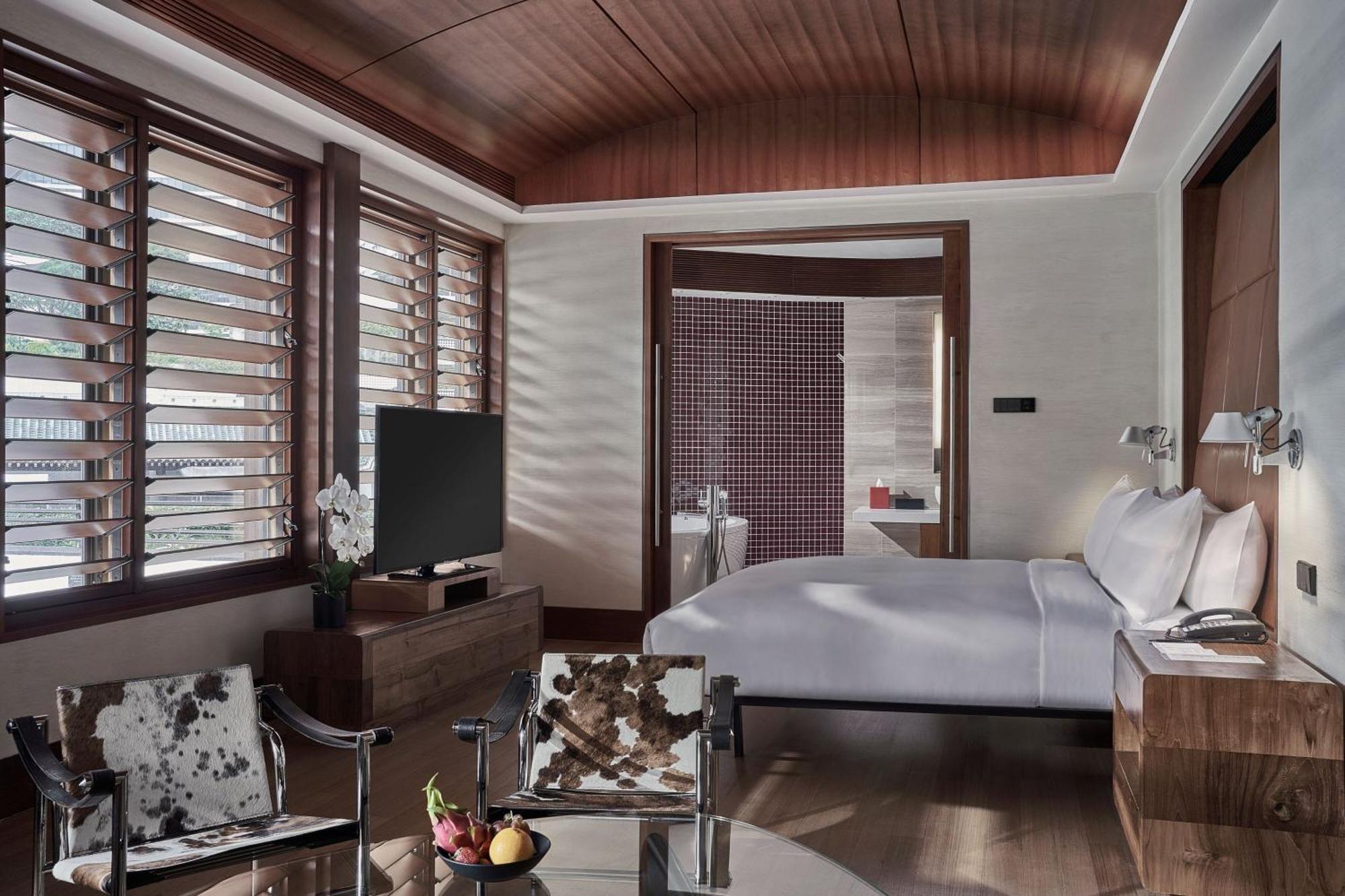 Pool Terrace Premier Suite with Pool Access/Club Lounge Access