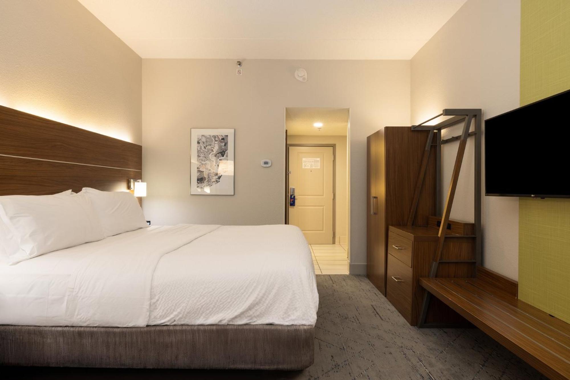 Standard King Room