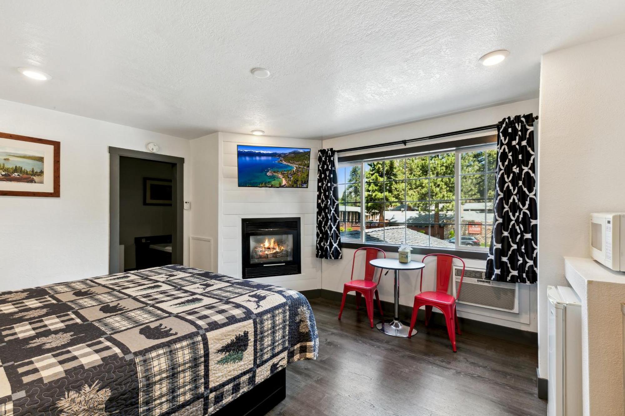 Deluxe King Suite with Spa Bath