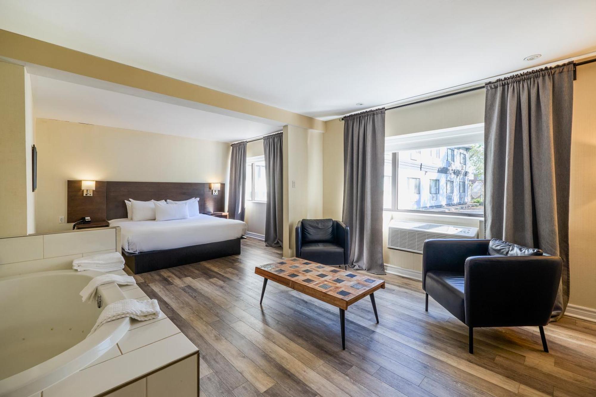Executive Suite, 1 King Bed and Hot Tub