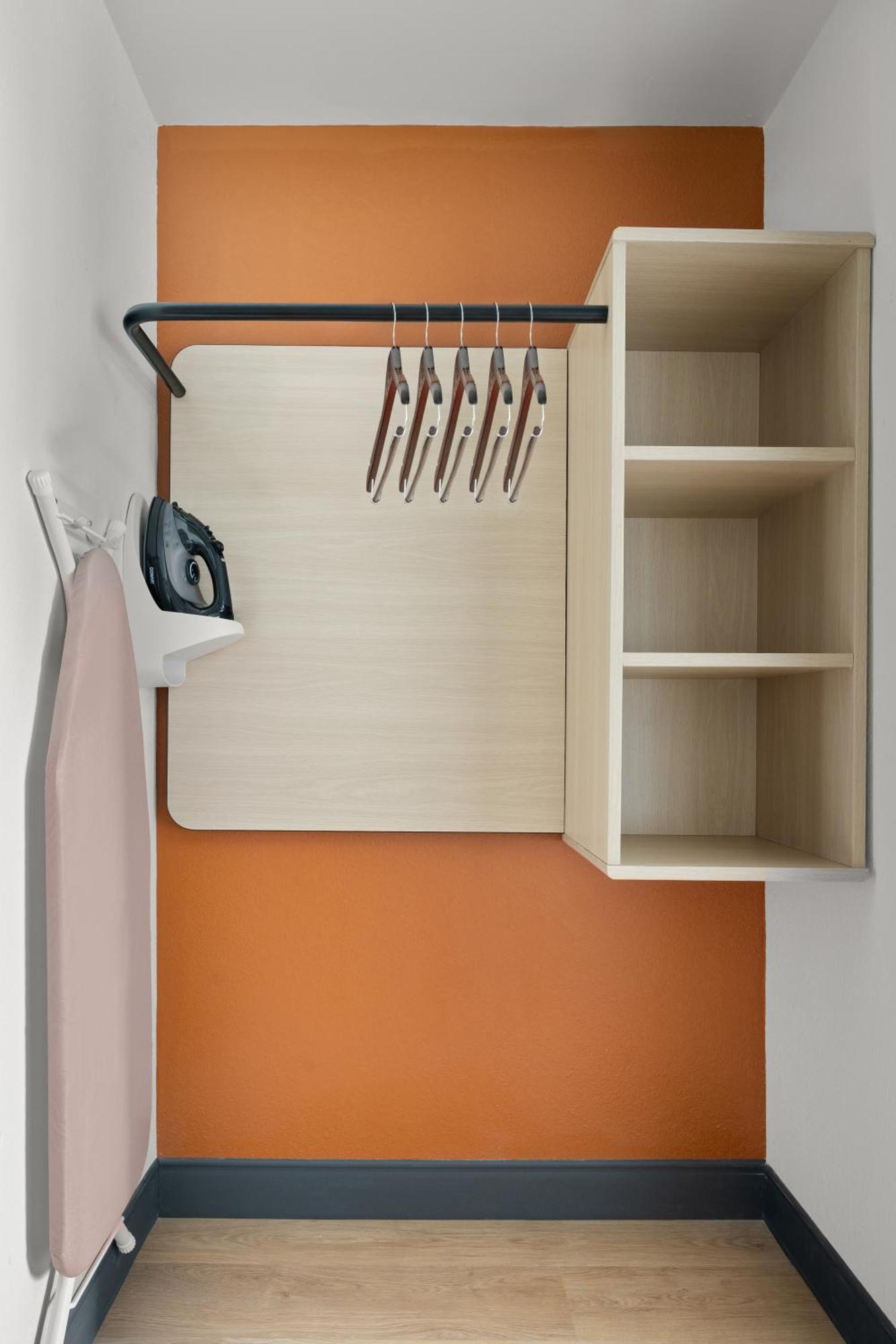 King Room with Roll-in Shower - Mobility and Hearing Accessible