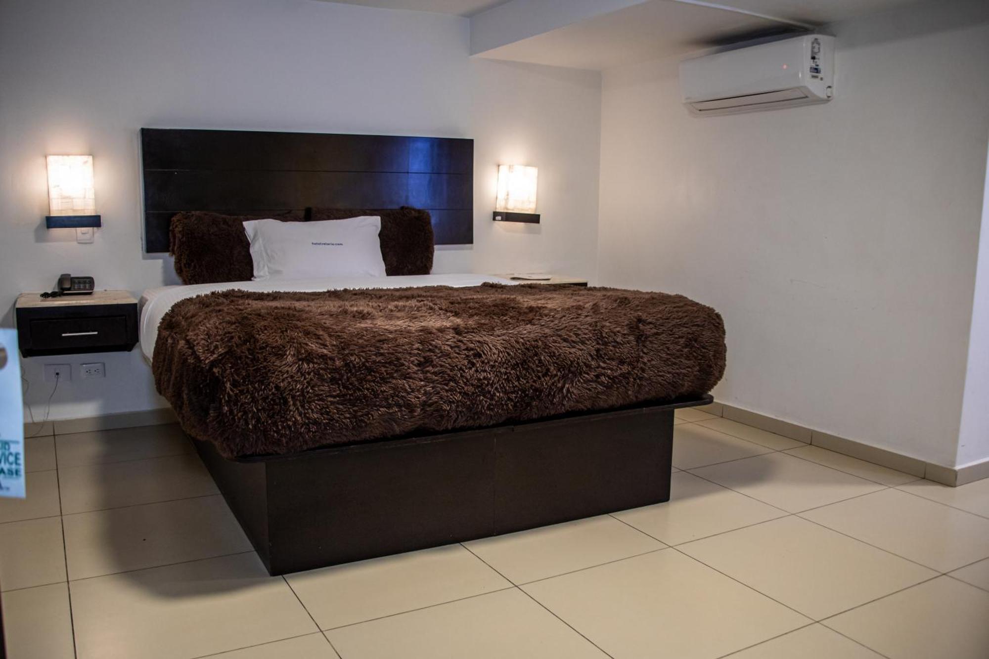 Deluxe Room (2 Adults + 1 Child)