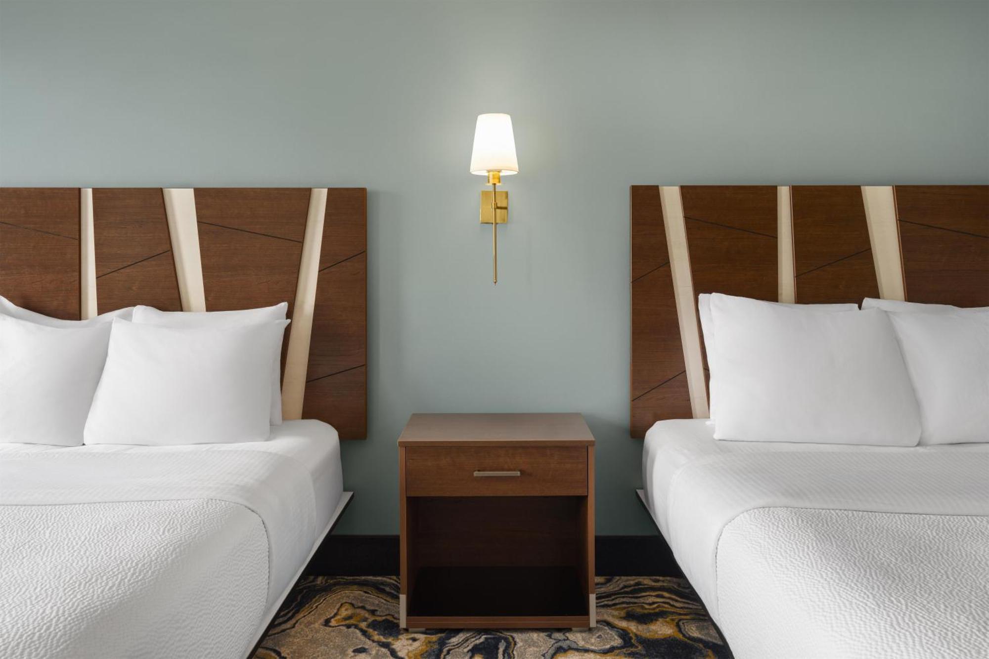 Queen Room with Two Queen Beds and City View - Non-Smoking