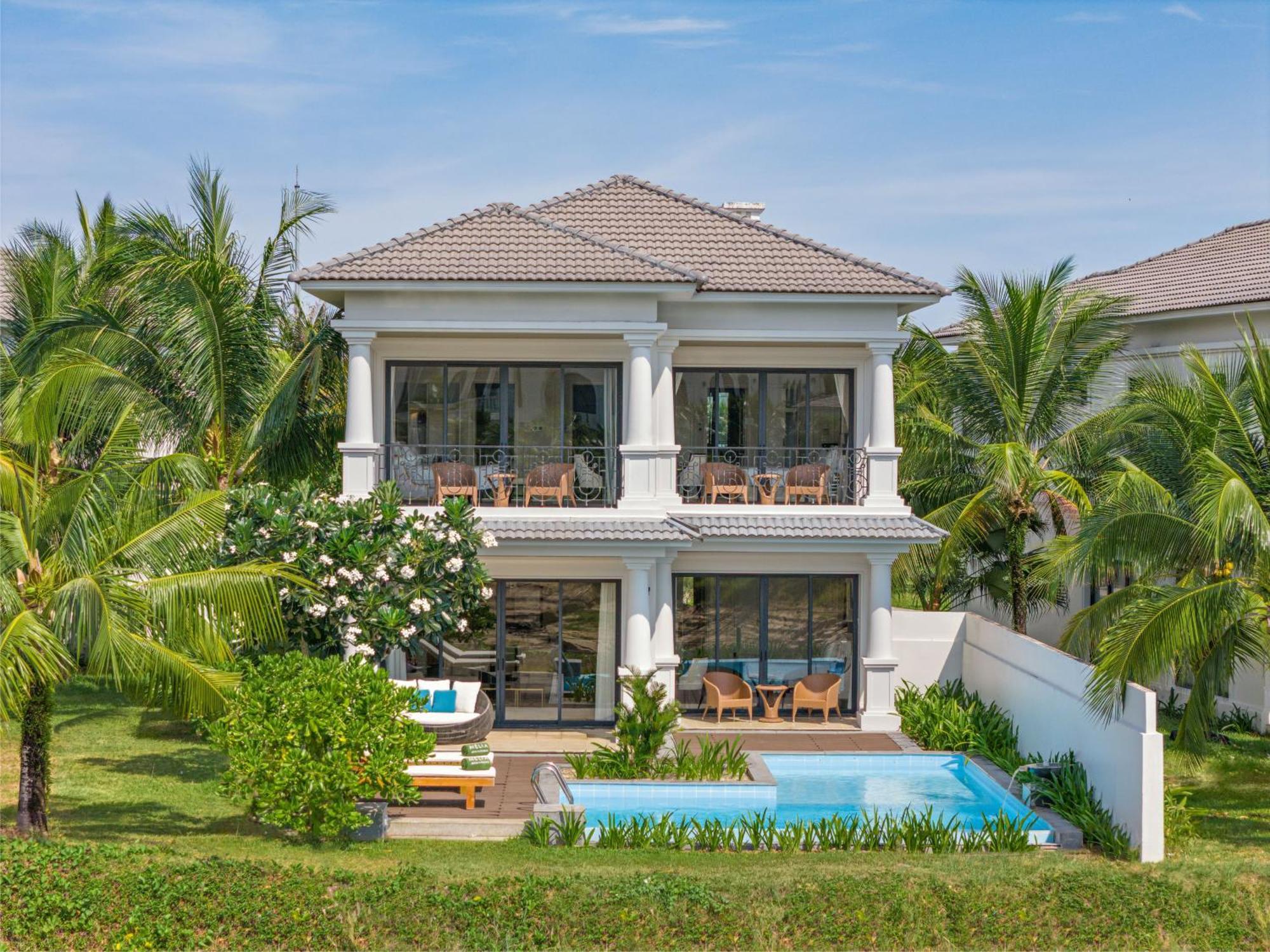 Four-Bedroom Villa with Lake View and Private Pool