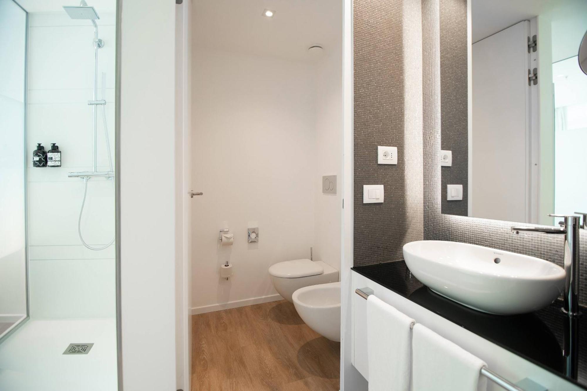 Interconnecting Innside Room