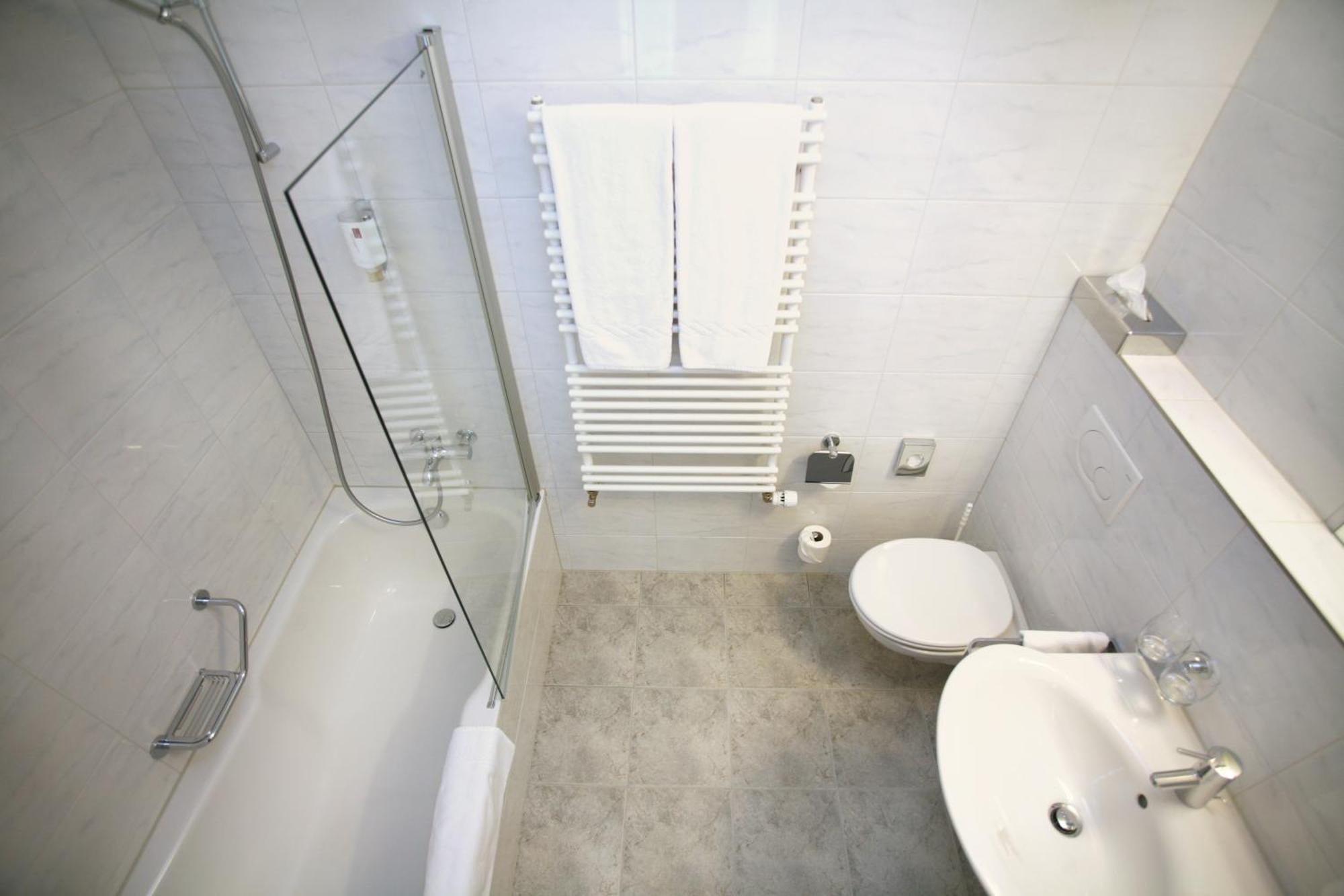 Budget Quadruple Room with Shared Bathroom