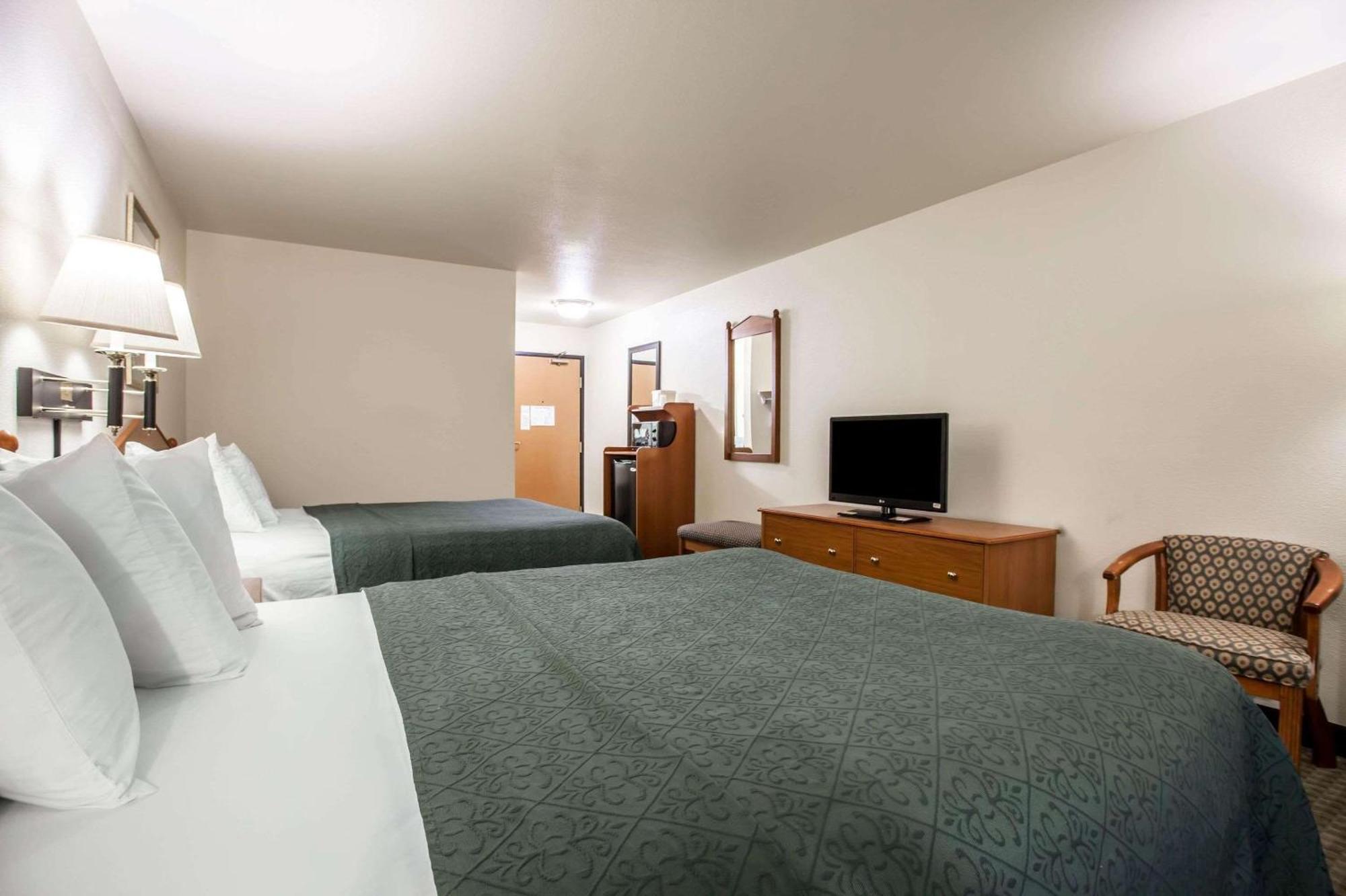 Queen Room with Two Queen Beds - Non-Smoking
