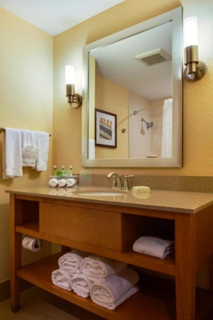 Standard King Room - Communications Accessible