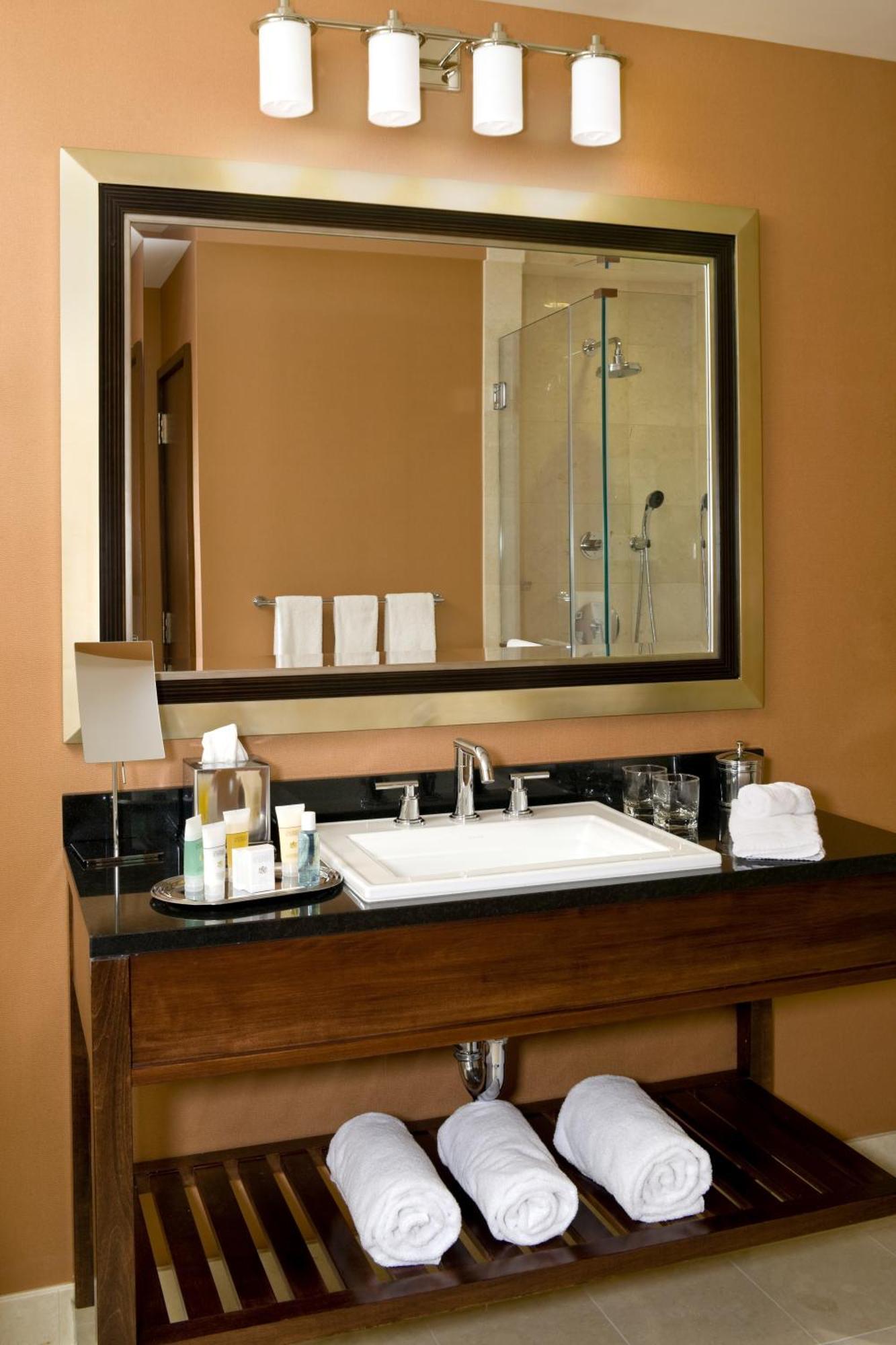 Standard King Room,572759844:JPEG