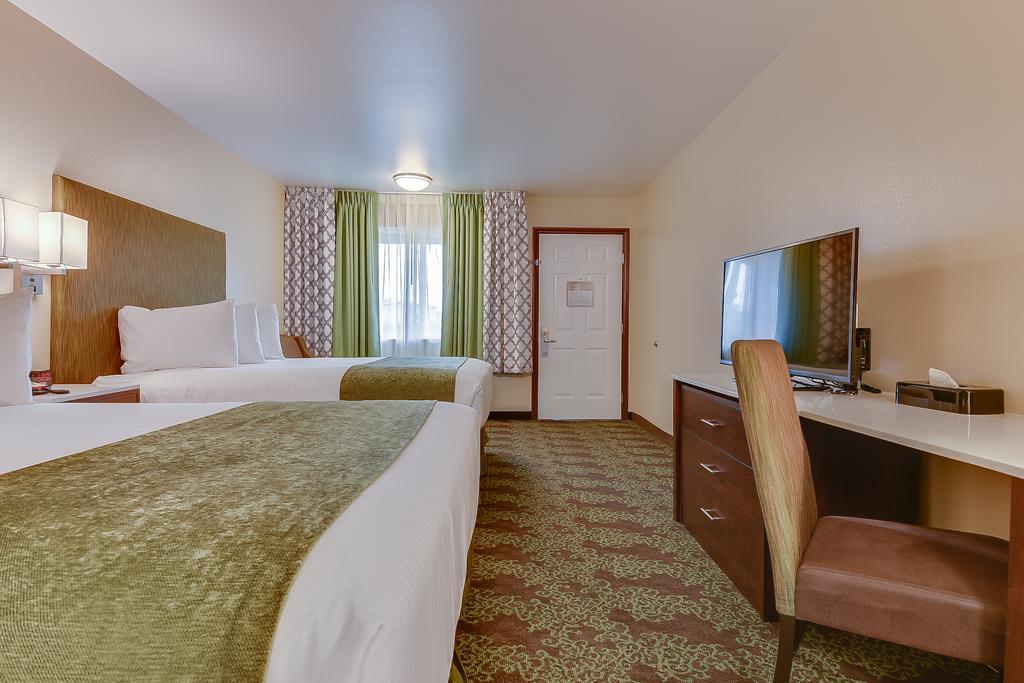 Queen Room with Two Queen Beds - Non-Smoking,213720692:JPEG