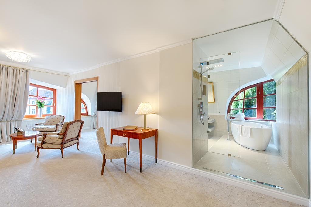 Luxury Suite with City View
