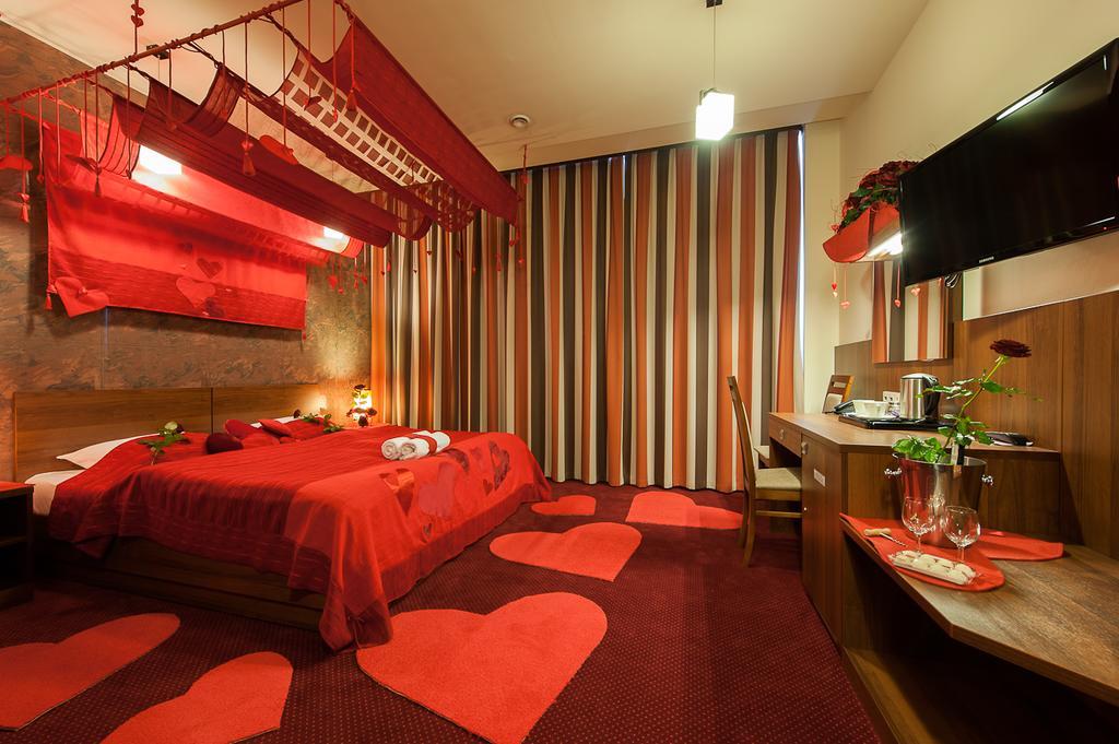 Romantic Suite,1136952454:JPEG