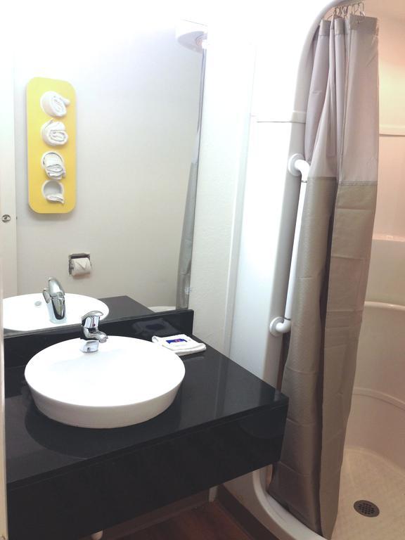 Queen Room - Disability Access - Non-Smoking