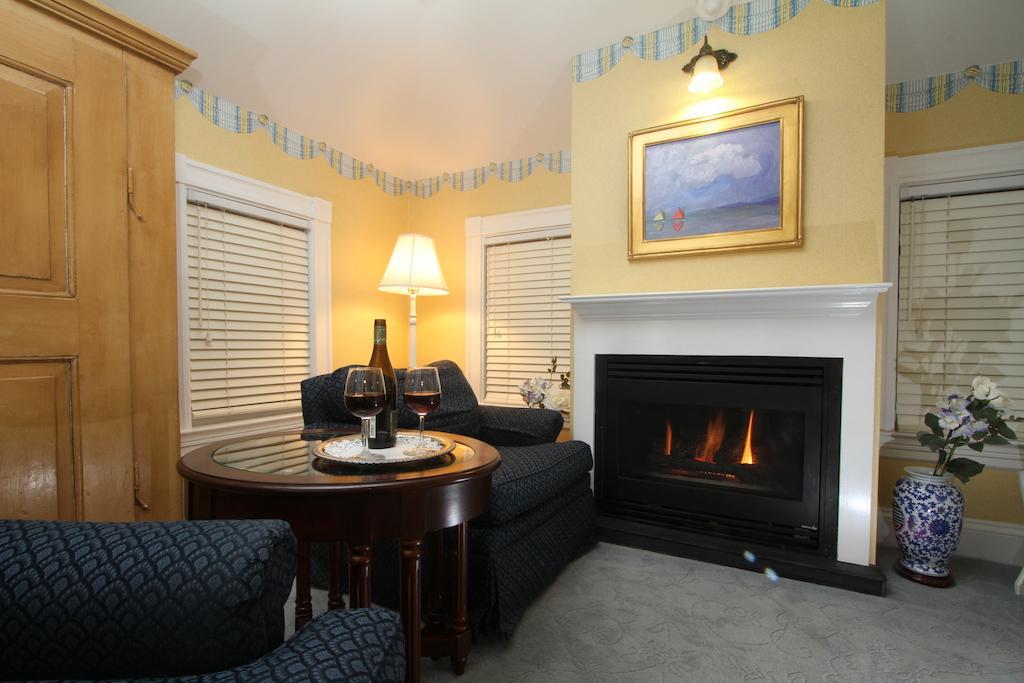 Superior King Suite with Fireplace - Main (Clarissa)