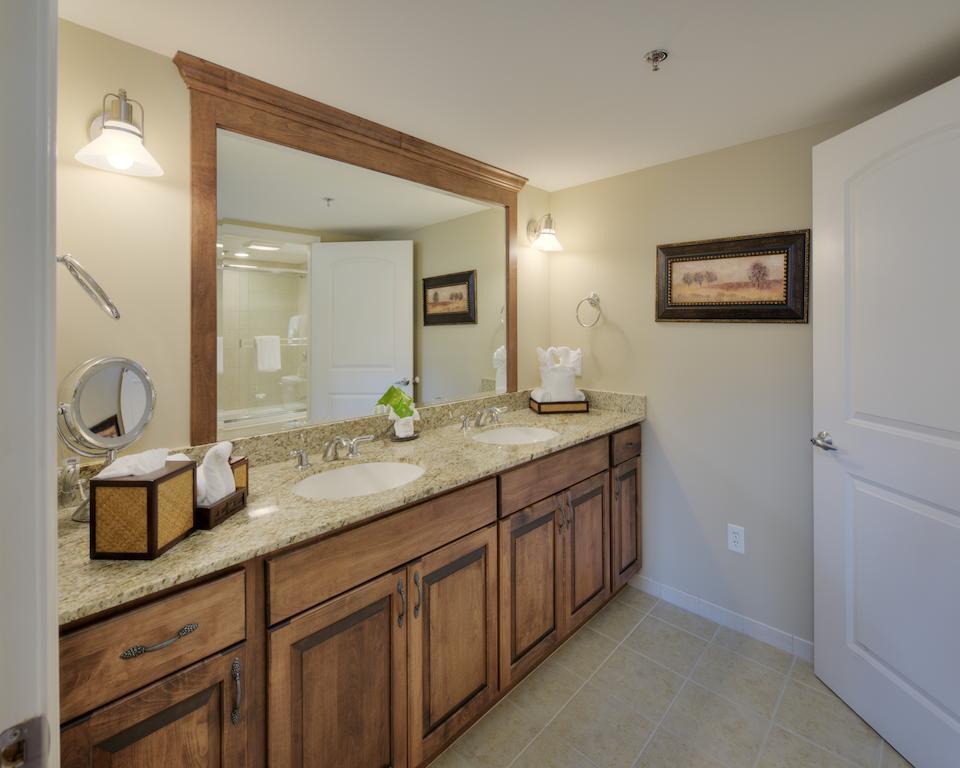 Queen Studio with Sofa Bed,698278296:JPEG