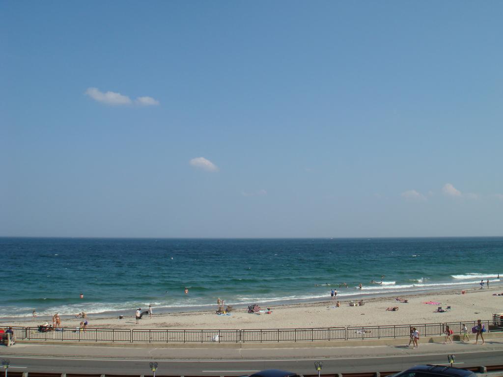 Deluxe King Room with Ocean View and Kitchenette