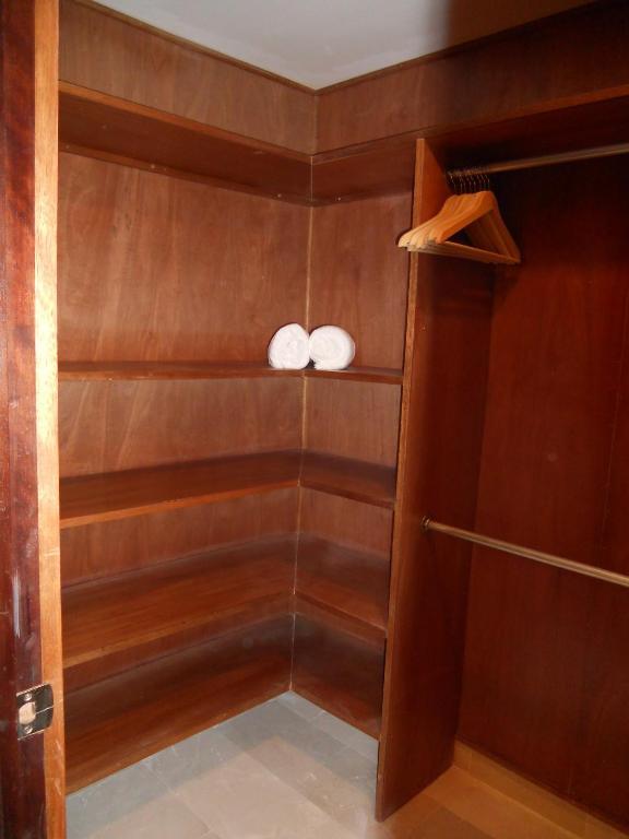 Deluxe Two-Bedroom Apartment - Free Wifi