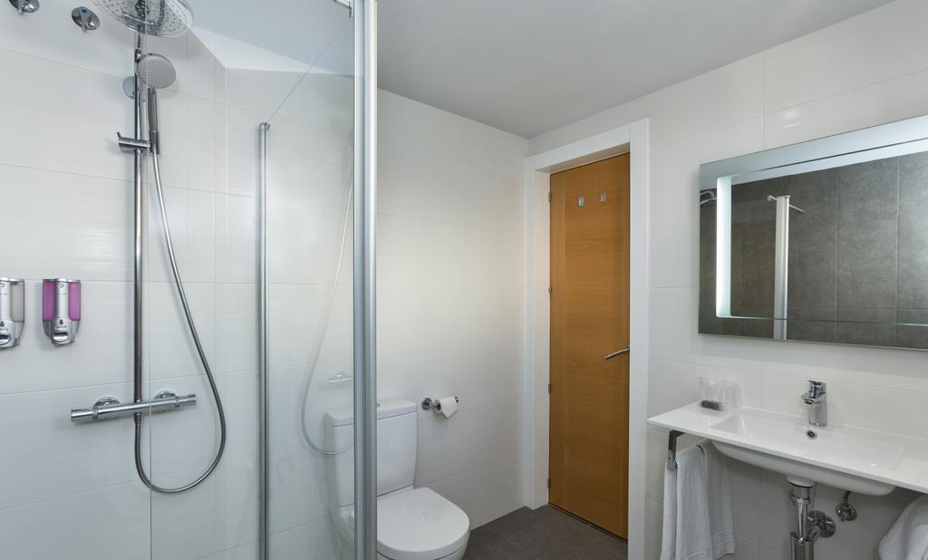 Double with Extra Bed (3 adults)