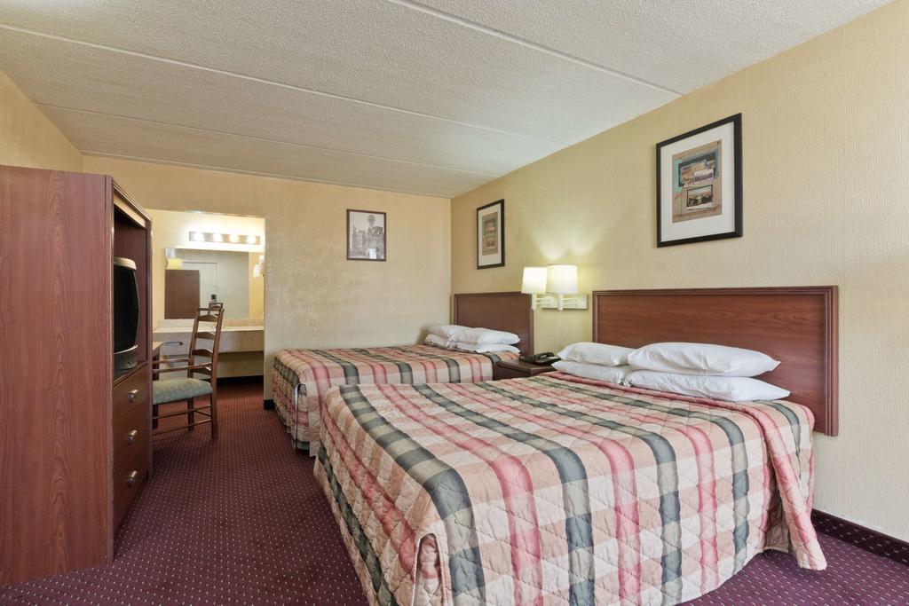 Double Room with Two Double Beds - Smoking