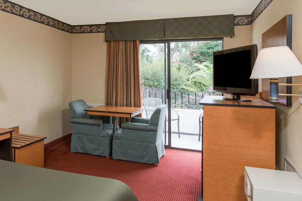 Queen Room - Disability Access  - Non-Smoking