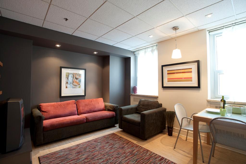 Queen Suite with Private Bathroom