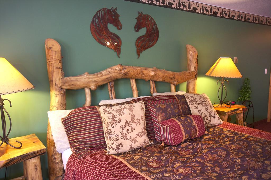 Honeymoon Suite