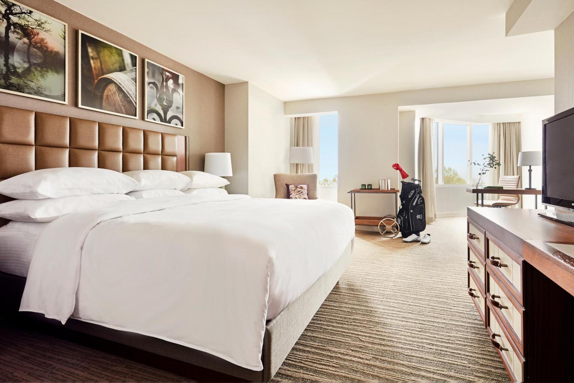Corner King Room