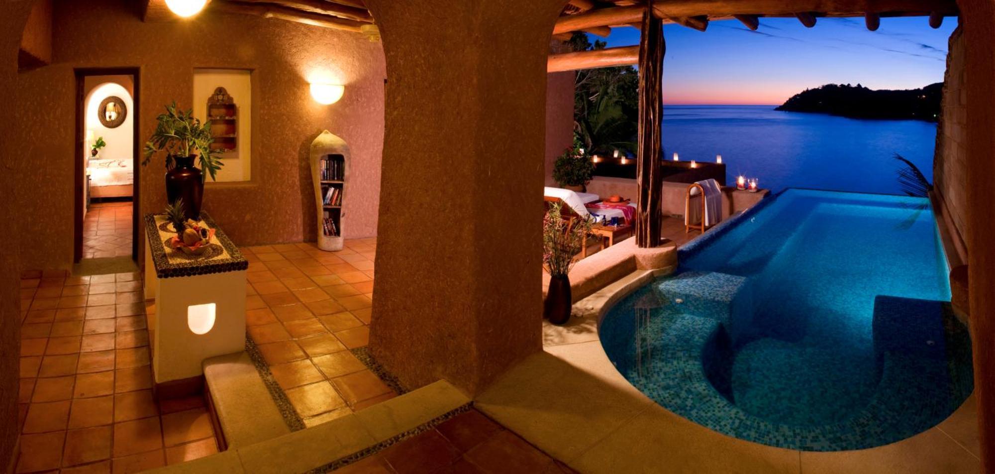 Master Pool Suite Oceanfront