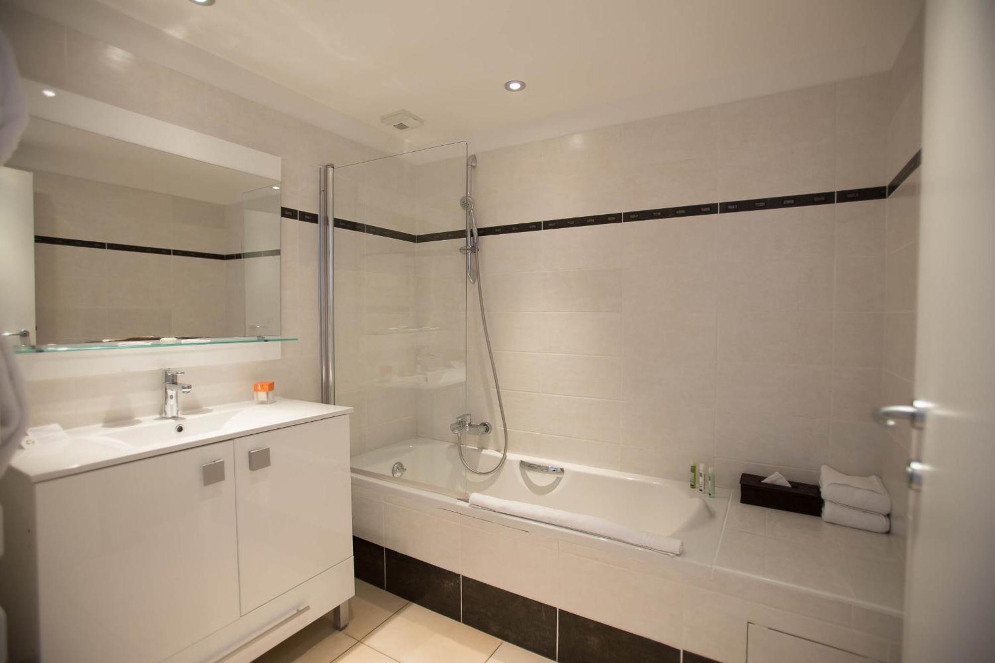 Deluxe Double Room with Terrace Street View