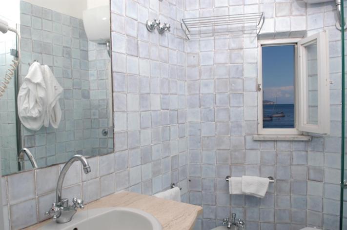 Triple Room with Balcony and Sea View