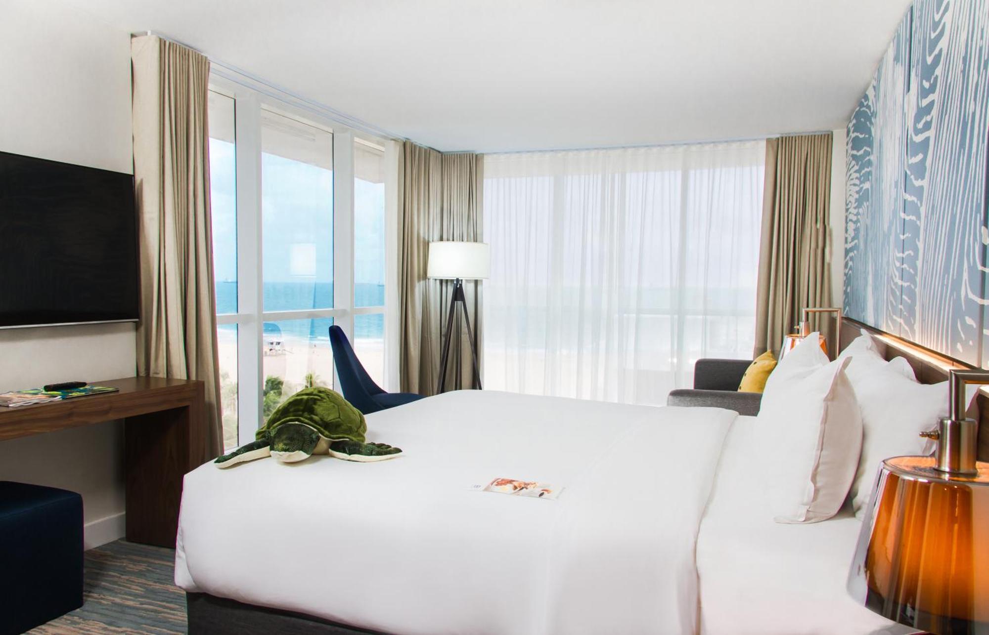 Deluxe Suite with Sea View
