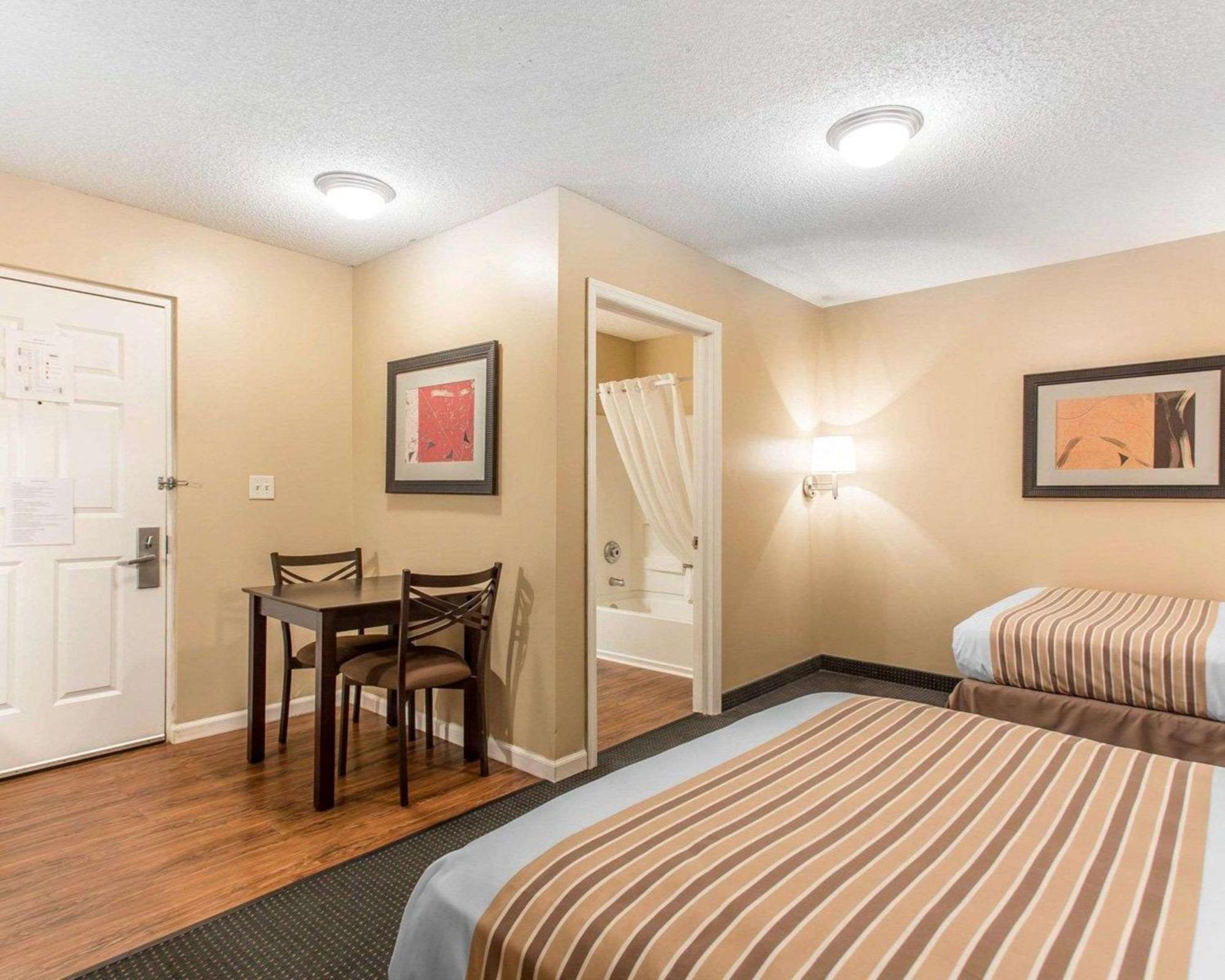 Queen Room with Two Queen Beds - Non-Smoking,743293645:JPEG