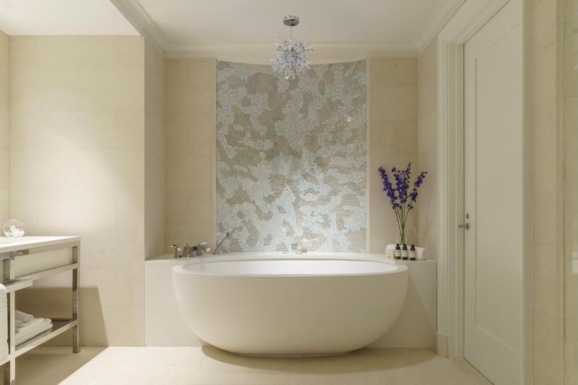 Park View Deluxe Suite king