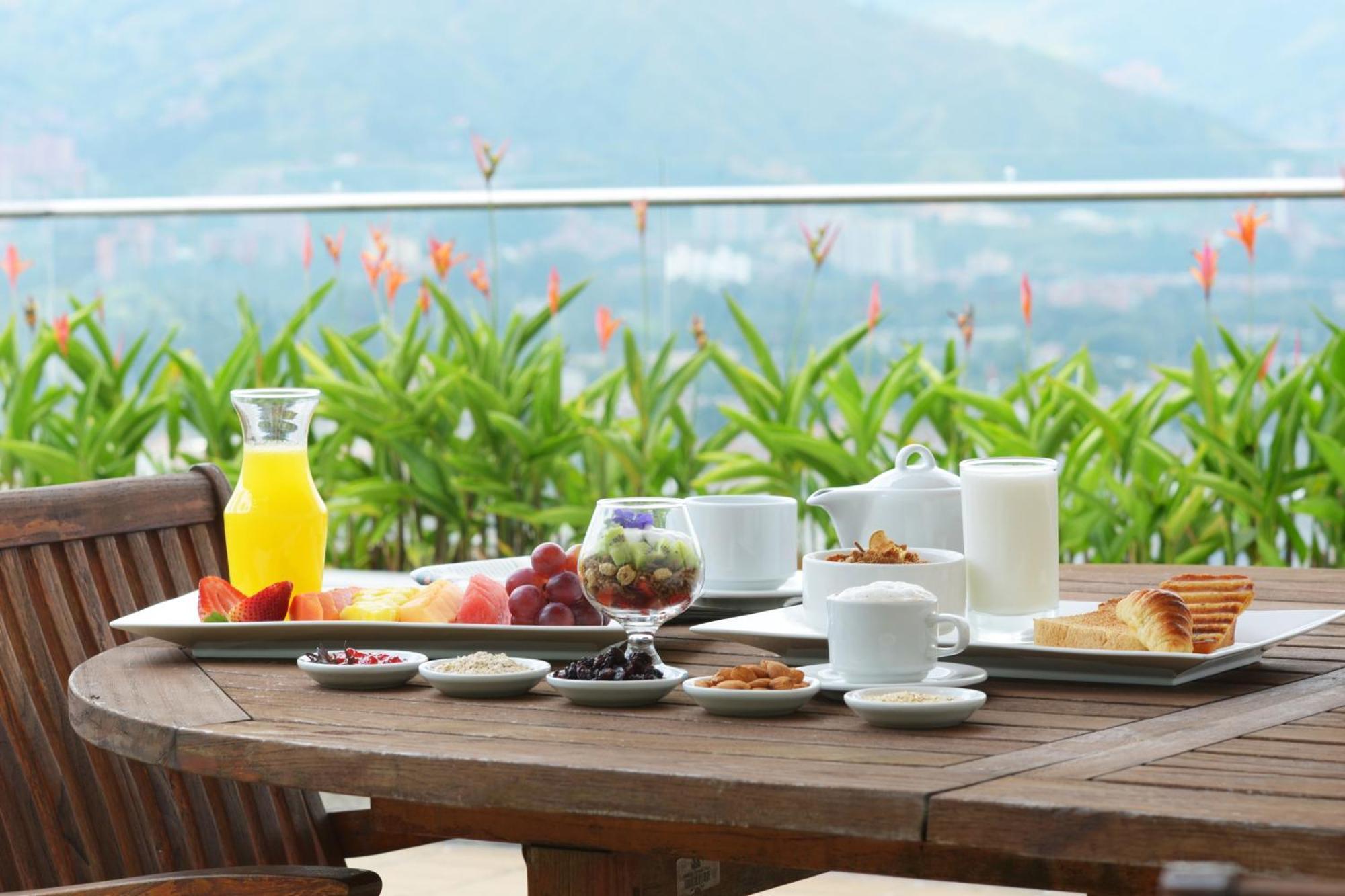 Suite with Balcony,831183875:JPEG