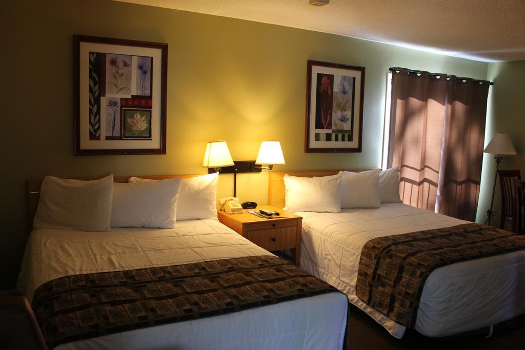 Deluxe Queen Room with Two Queen Beds and Kitchen