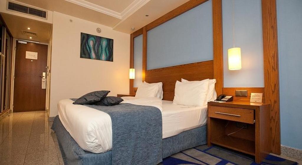 Standard Suite,324599233:JPEG