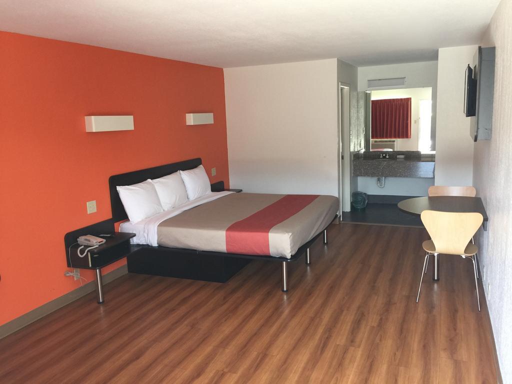 King Room - Non-Smoking