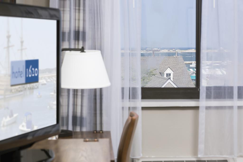 King Room with Partial Harbor View