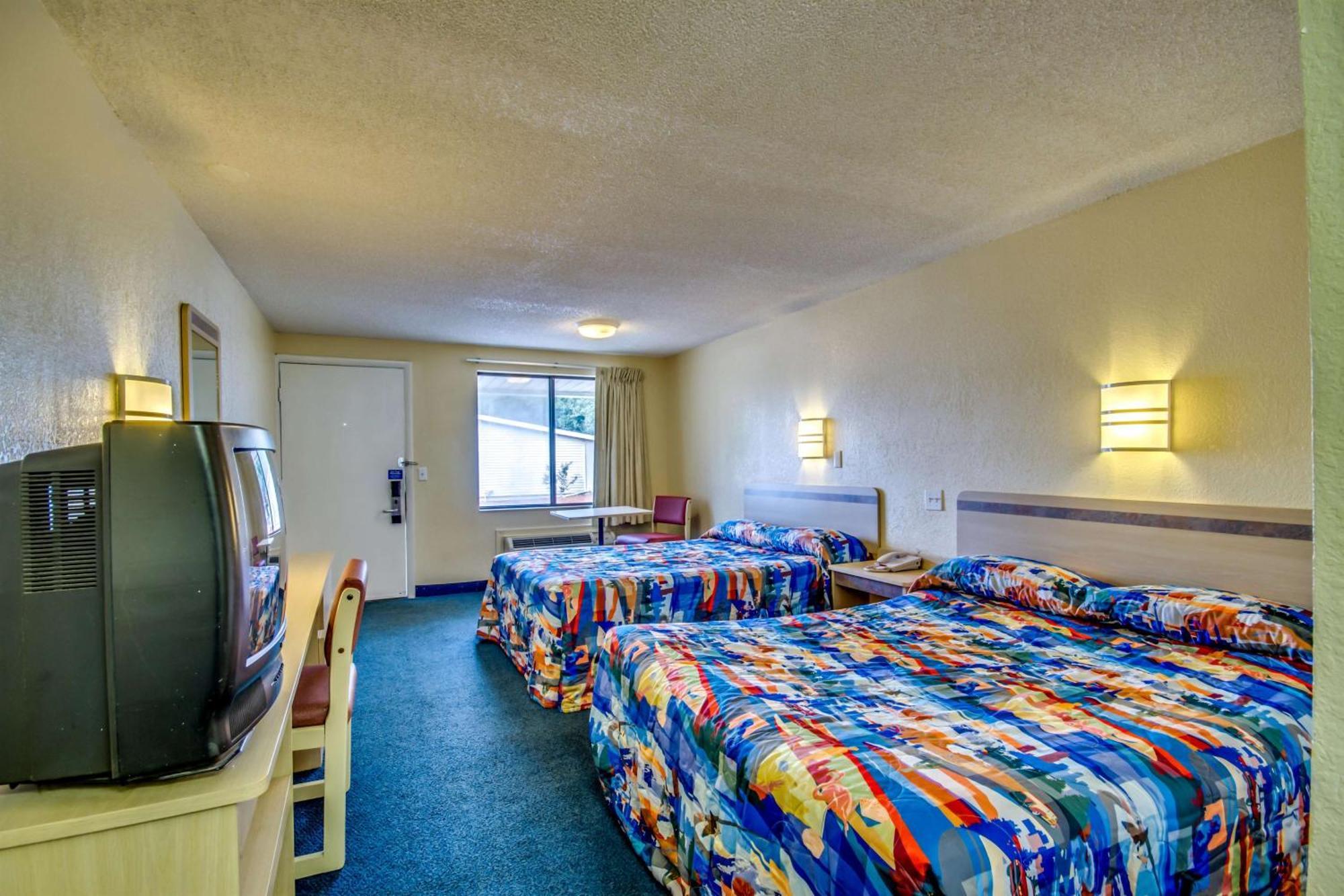 Queen Room with Two Queen Beds,825568610:JPEG