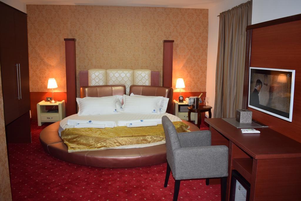King Room with Spa Bath