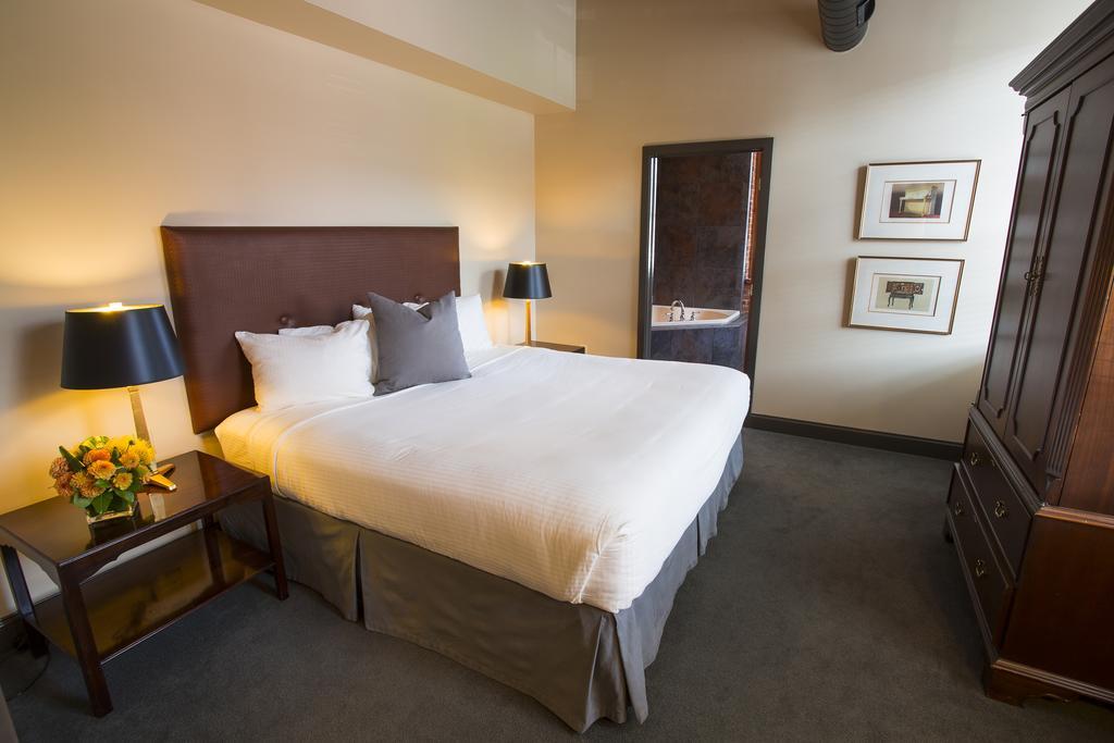 King Room with Spa Bath