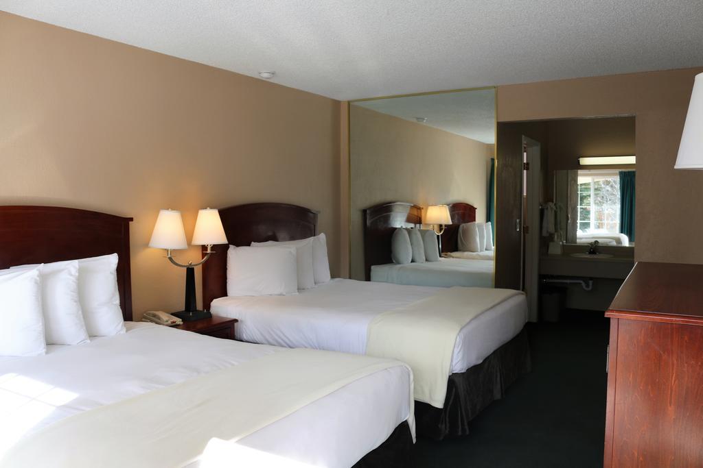 Double Queen Room - Non Smoking,339243394:JPEG