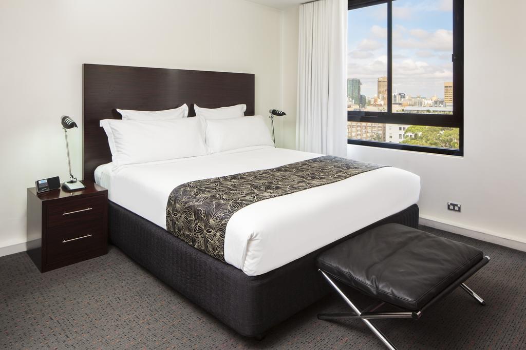 Deluxe Queen Room with Balcony