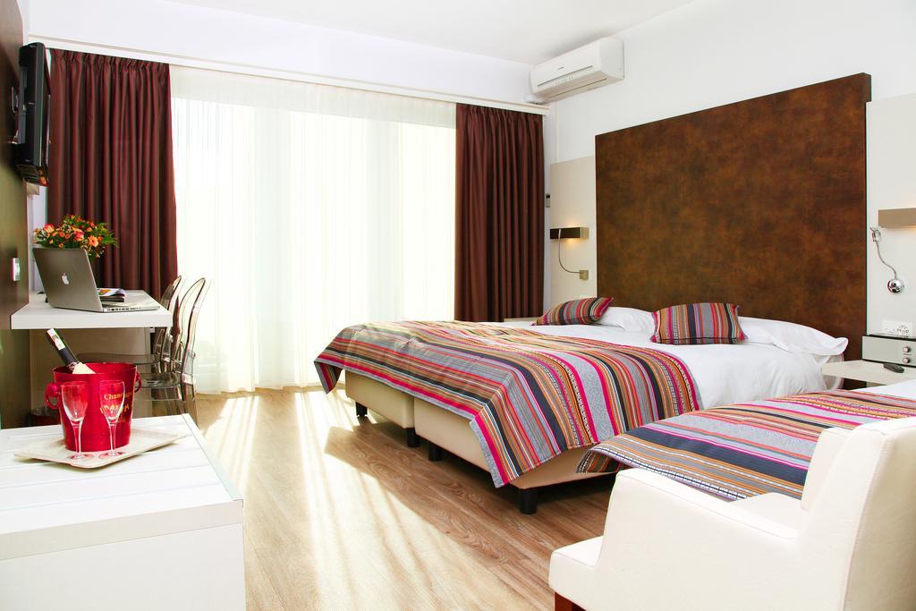Triple Room with Balcony
